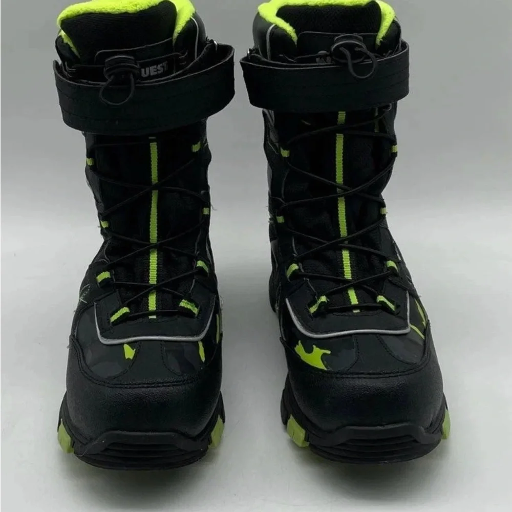 Que Kids Black and Neon Green Snow Boots